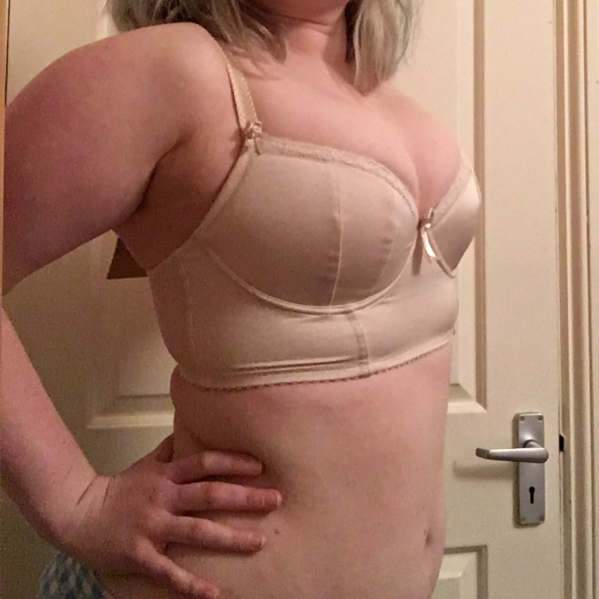 Help! First time buying a sports bra, is this too tight? : r/ABraThatFits