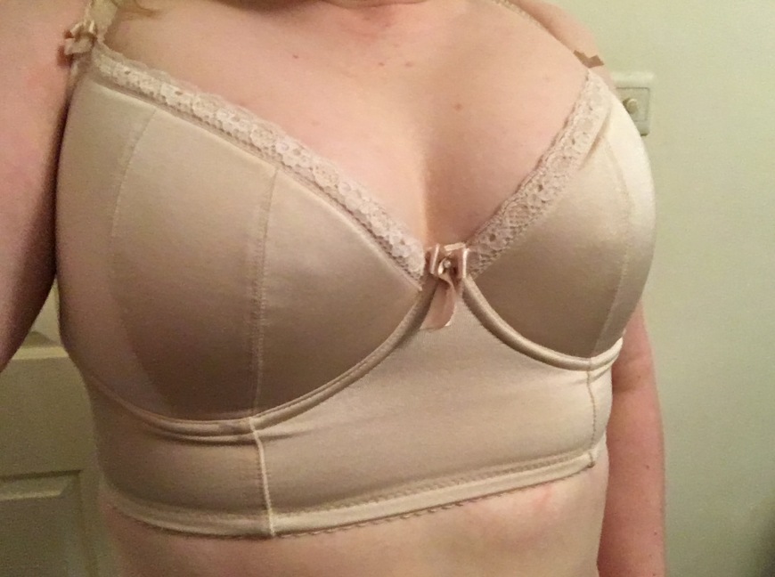Are size G breasts supposed to be pushed out towards your armpits? :  r/ABraThatFits